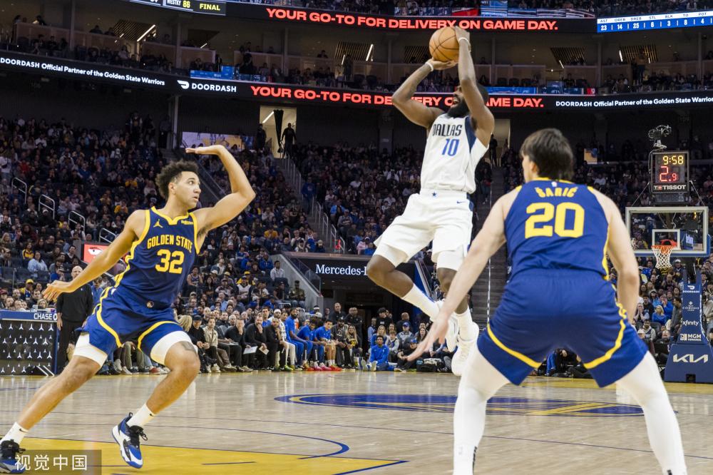 篮球规则执 篮球规则执