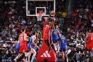 场锋线争夺 场锋线争夺