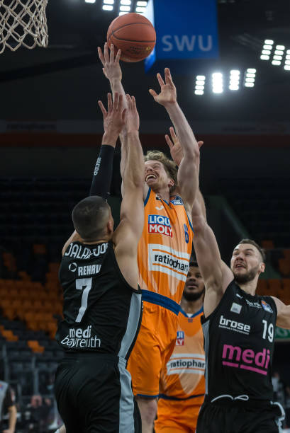 显得吃力 显得吃力